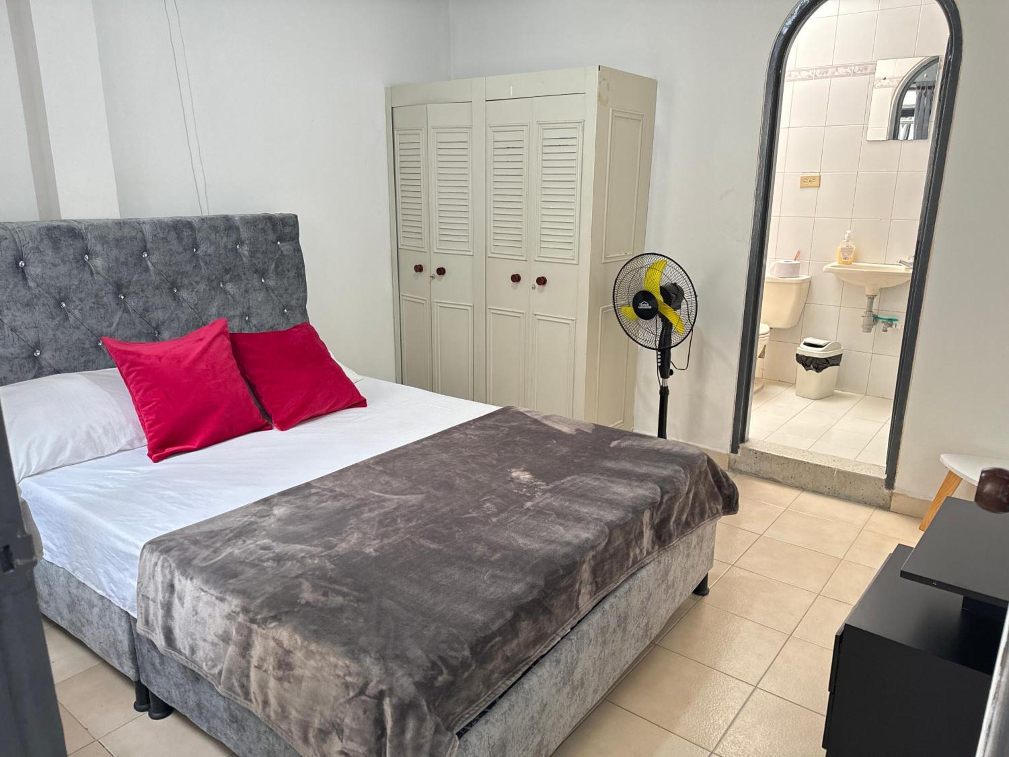 Habitacion Para Pareja Y Terraza *